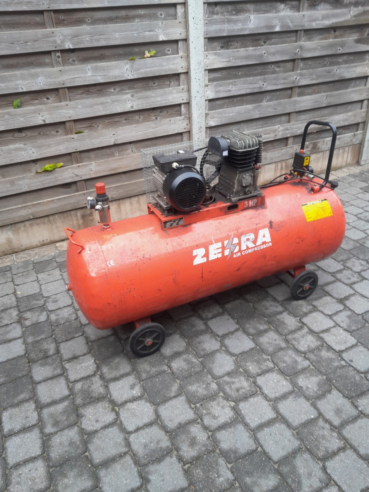 compressor, Doe-het-zelf en Bouw, Ophalen, Gebruikt, 200 tot 400 liter/min, Mobiel