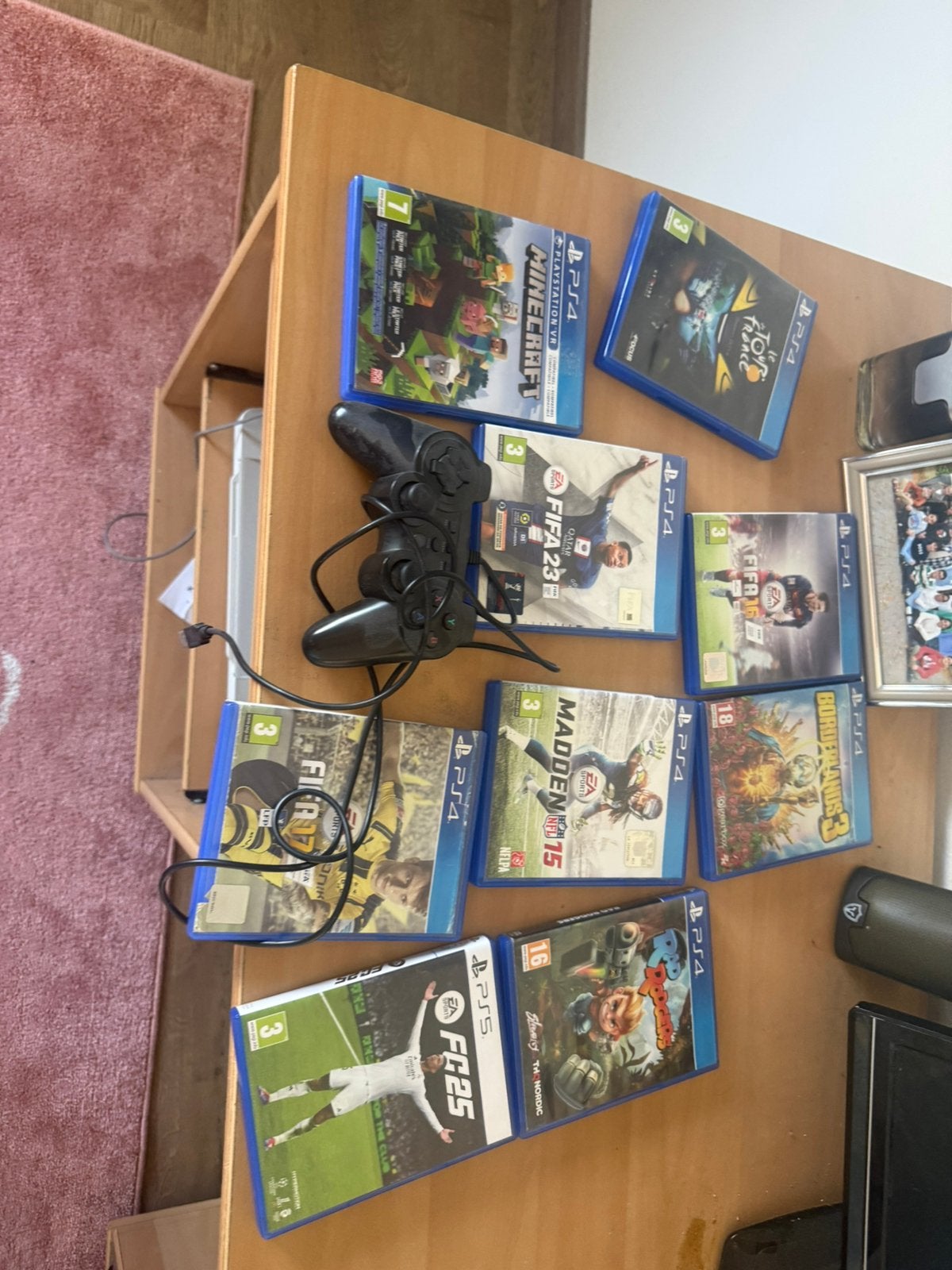 Pakket van 8 PS4/PS5 games FC 25 en Minecraft PS3 controller, Enlèvement, Comme neuf, Noir