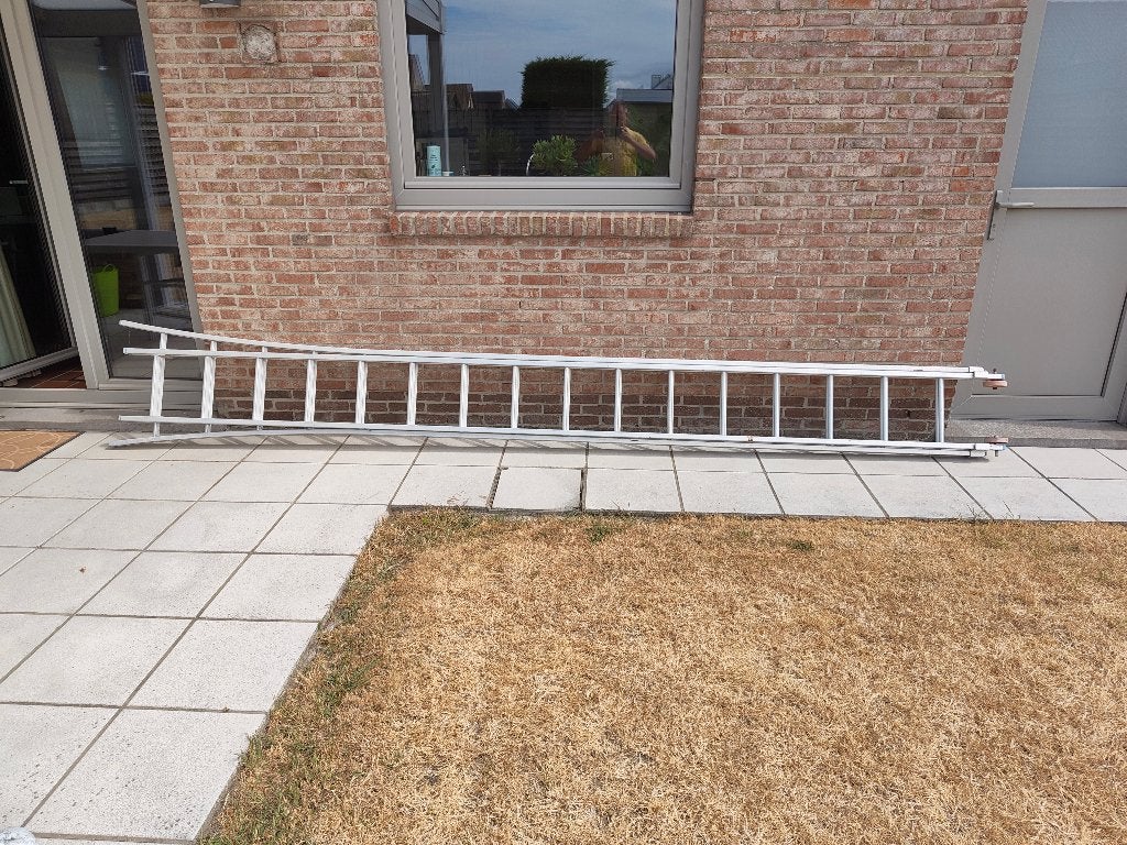 2 delige ladder 2x16 treden, Doe-het-zelf en Bouw, Ladders en Trappen, Ophalen, Zo goed als nieuw, Ladder, Opvouwbaar of Inschuifbaar