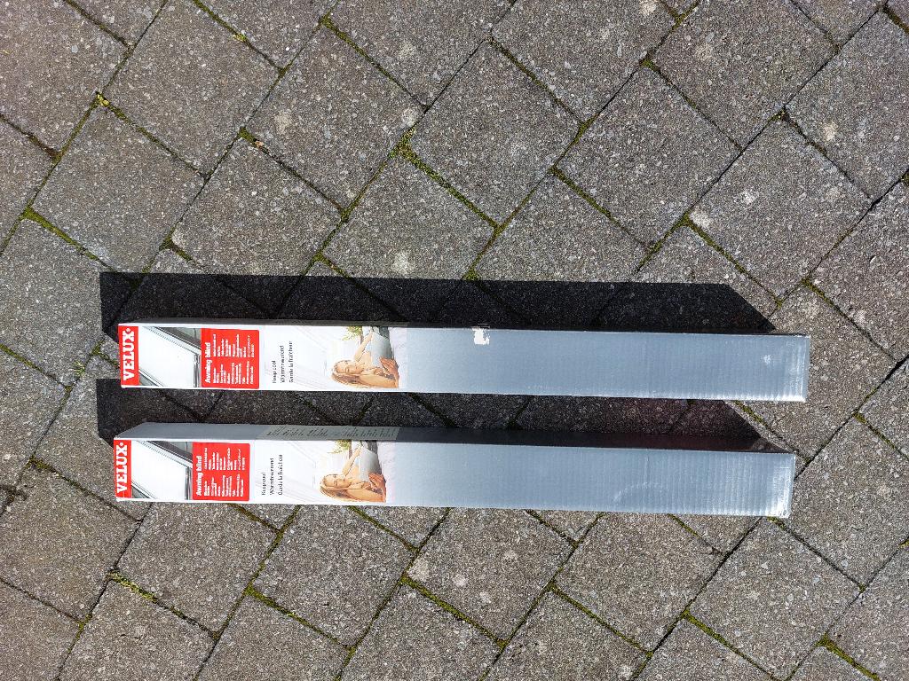 2 auvents extérieurs Velux 61x142cm, Maison & Meubles, Ameublement | Rideaux & Stores à lamelles, Neuf, Enlèvement, 50 à 100 cm