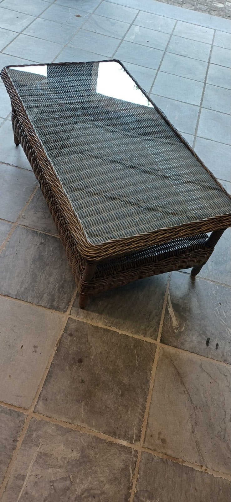 salontafel wicker met glazen plaat en handig opbergvak, Ophalen, Zo goed als nieuw, Rechthoekig, Wicker