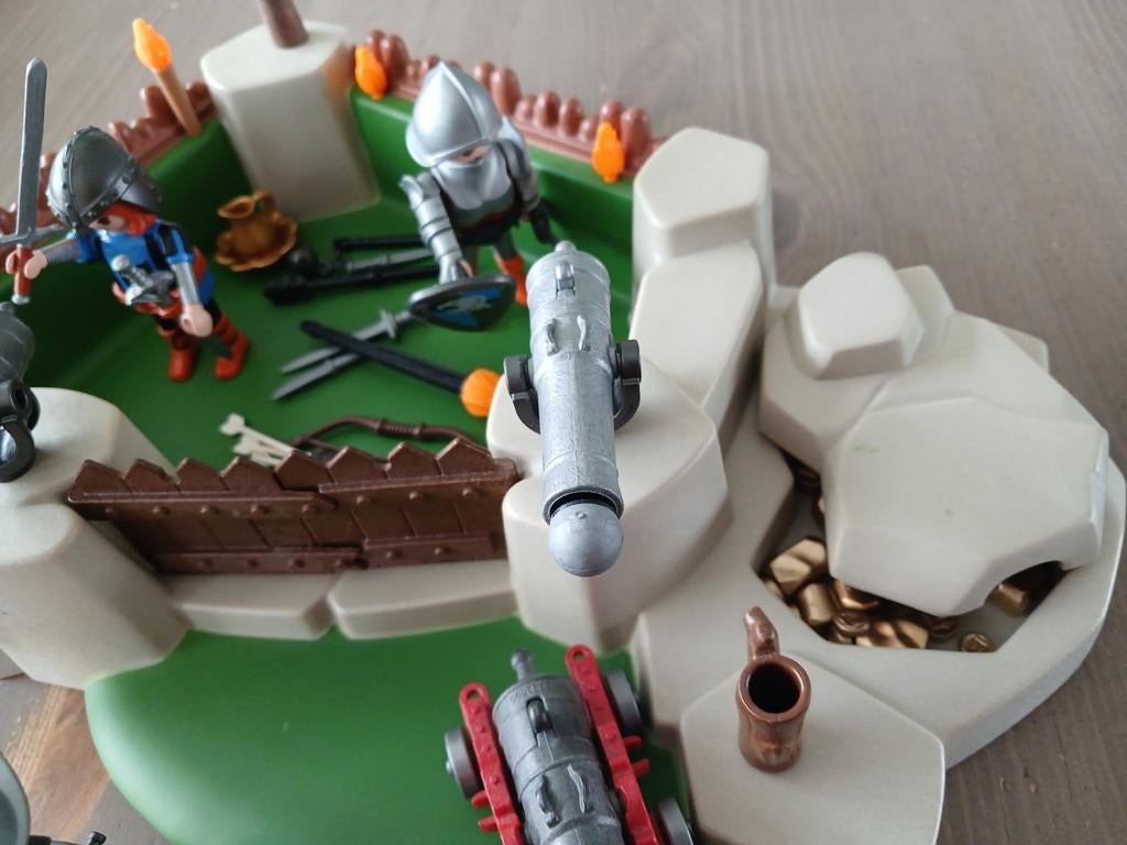 Ridderkasteel, Ophalen, Zo goed als nieuw