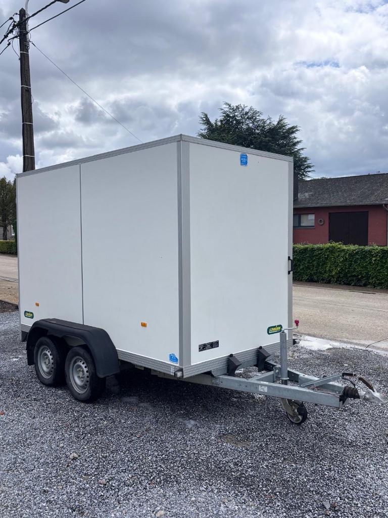 Gesloten Aanhangwagen, Enlèvement