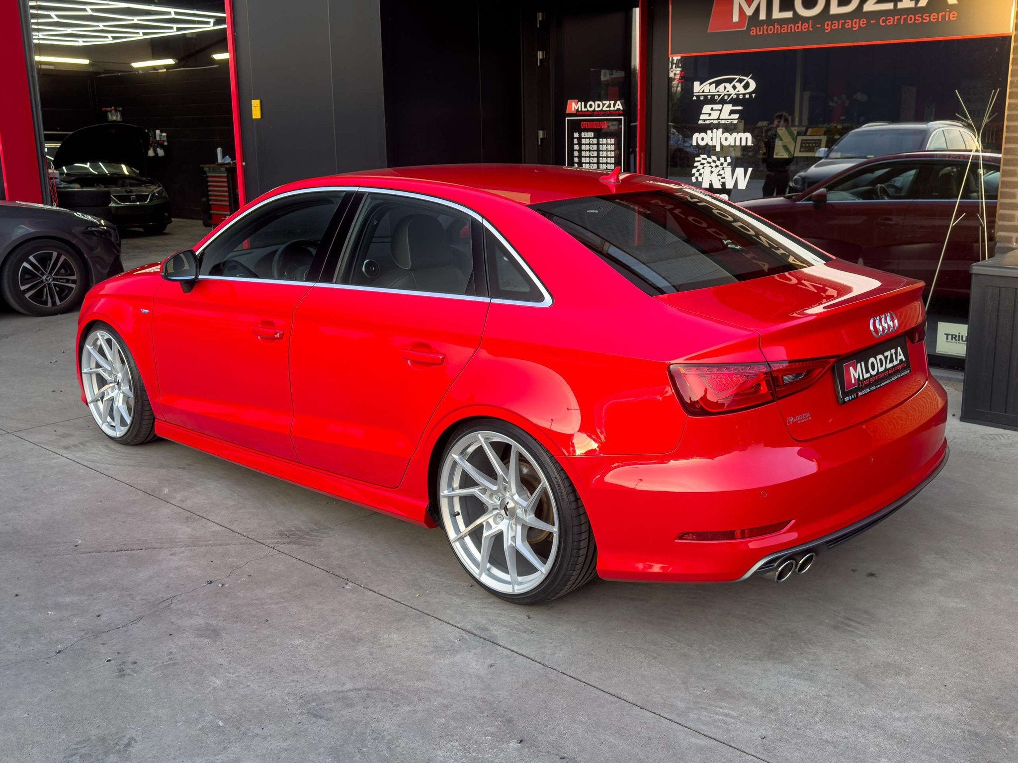 Audi A3 limo Sline TUNED Vmaxx + 19" breedset JR33, Voorwielaandrijving, 4 deurs, Gebruikt, 4 cilinders