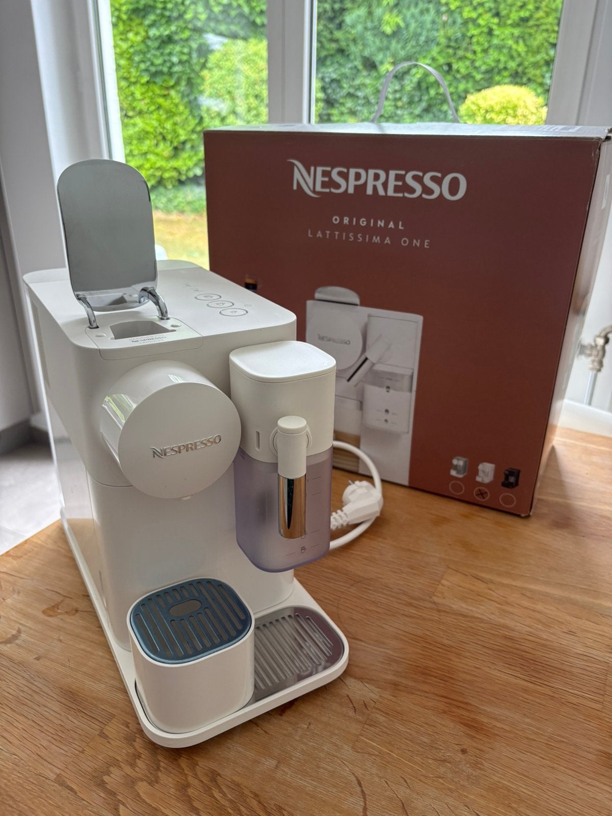 Machine a café Nespresso Lattissima One, Ophalen, Espresso apparaat, Zo goed als nieuw, 1 kopje