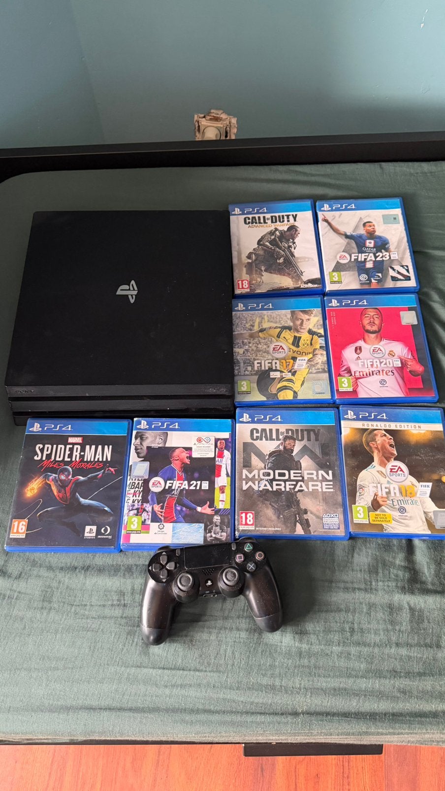PS4 pro avec 8 jeux et 1 manette, Enlèvement, Comme neuf, Pro