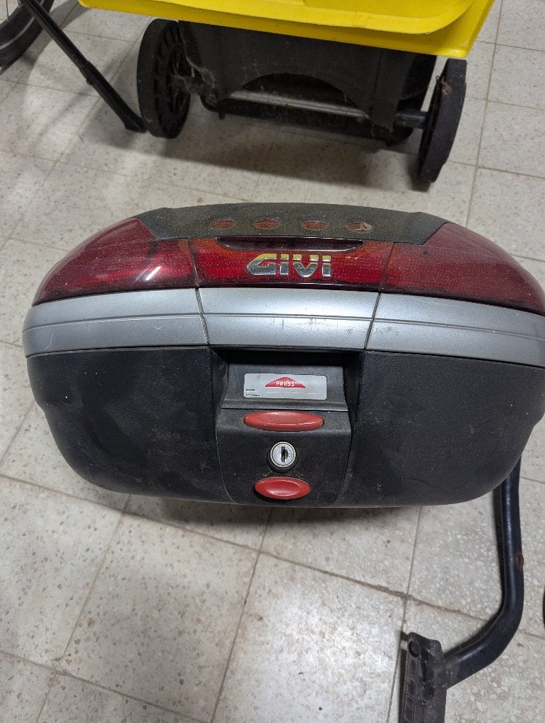Topkoffer givi, Motoren, Ophalen, Gebruikt