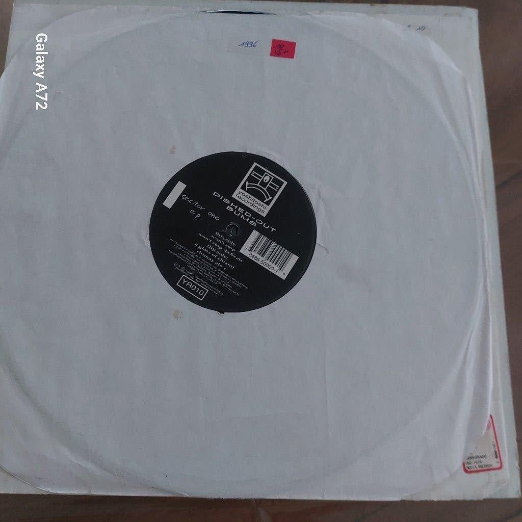 dished - out bums sector one ep 12 inch maxi, CD & DVD, Vinyles | Dance & House, 12 pouces, House, Enlèvement ou Envoi, Utilisé