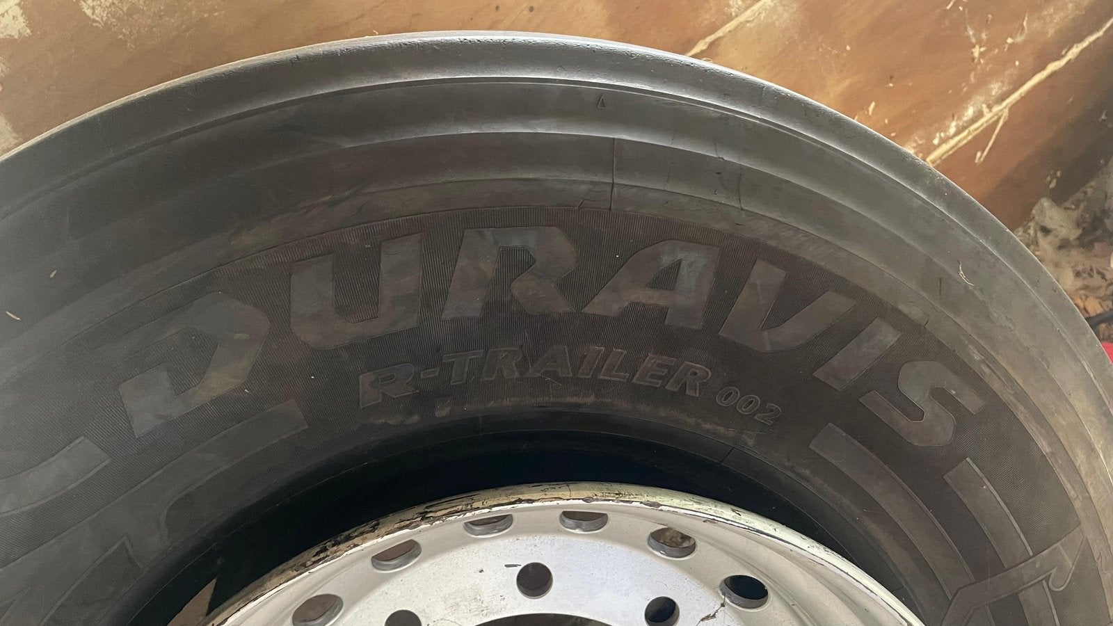 Vrachtwagen band te koop, Autos : Divers, Pièces de sport automobile, Enlèvement, Utilisé