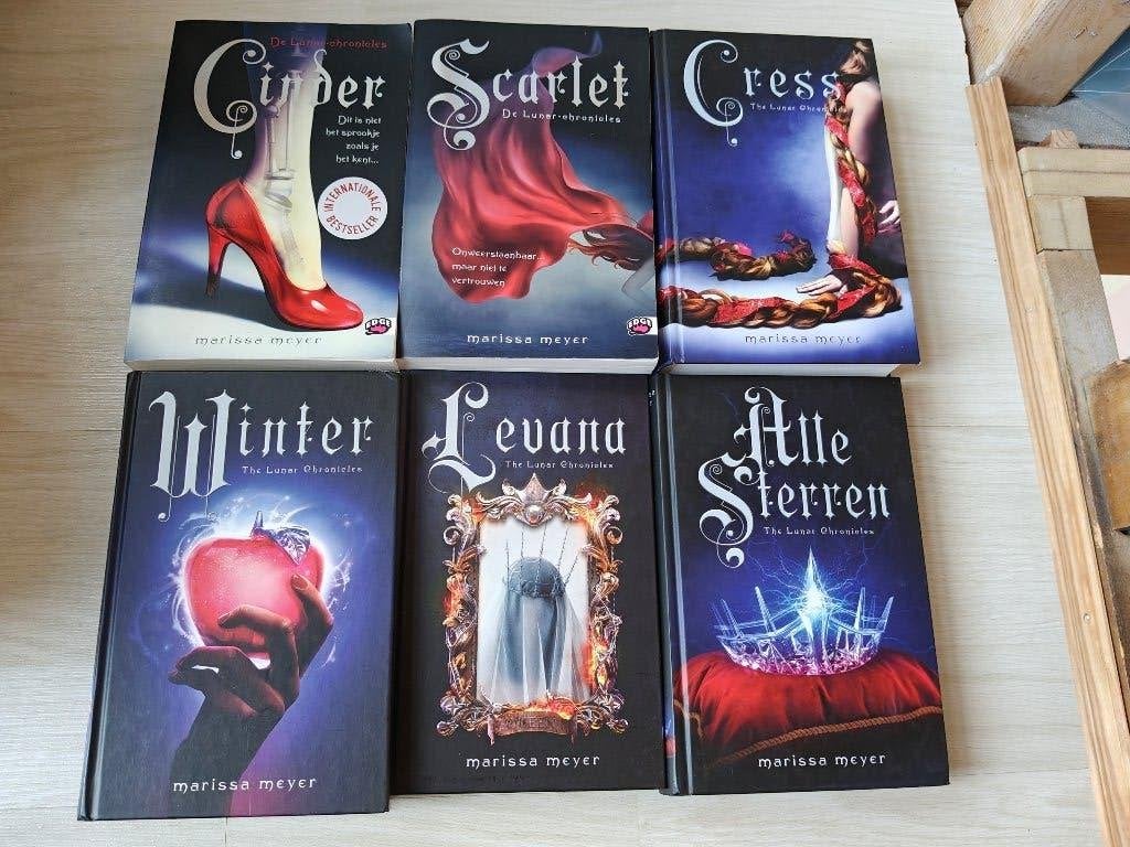 Boeken Marissa Meyer Cinder The Lunar Chronicles compleet, Livres, Fantastique, Enlèvement ou Envoi, Utilisé, Marissa Meyer
