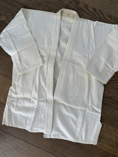 Gilet de judo taille M, Sports & Fitness, Sports de combat & Self-défense, Judo, Comme neuf, Taille M, Vêtements d'arts martiaux