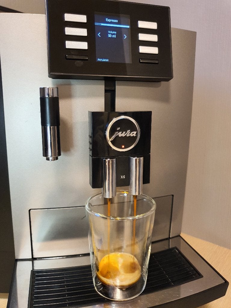 Jura X6 Dark inox révisé, Machine à espresso, Réservoir d'eau amovible, Café en grains, Reconditionné