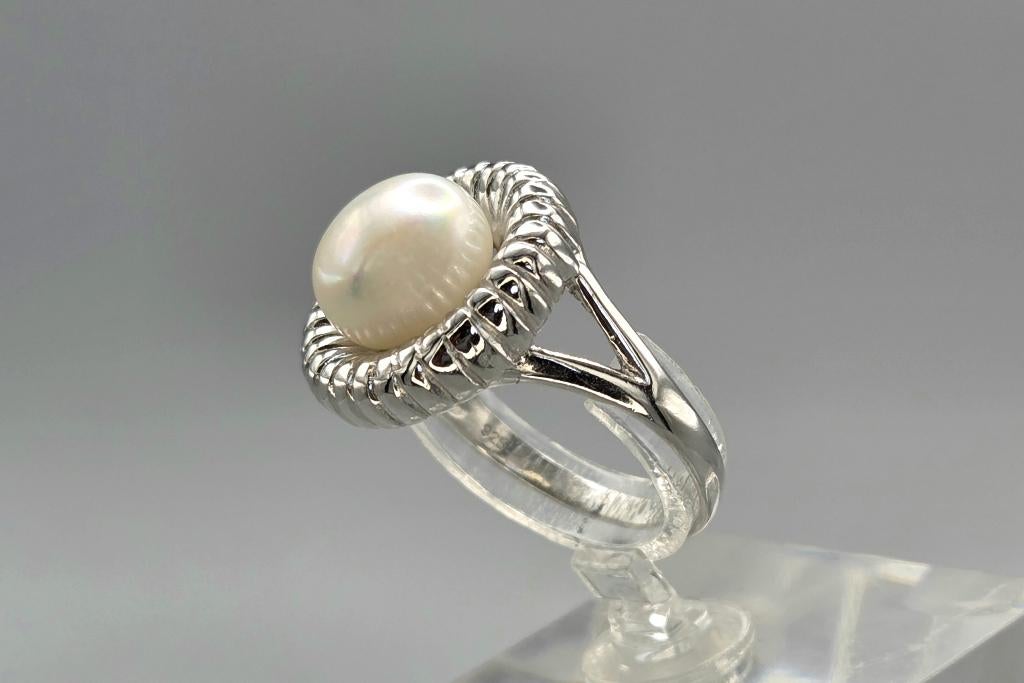 Prachtige zilveren ring met zoetwater parel. 2026/253, Nieuw, Ophalen of Verzenden, 17 tot 18, Dame