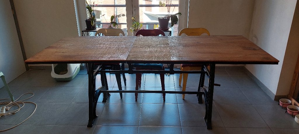 Table de salle à manger, plateau en manguier et pied moulé, Maison & Meubles, 150 à 200 cm, Cinq personnes ou plus, Comme neuf