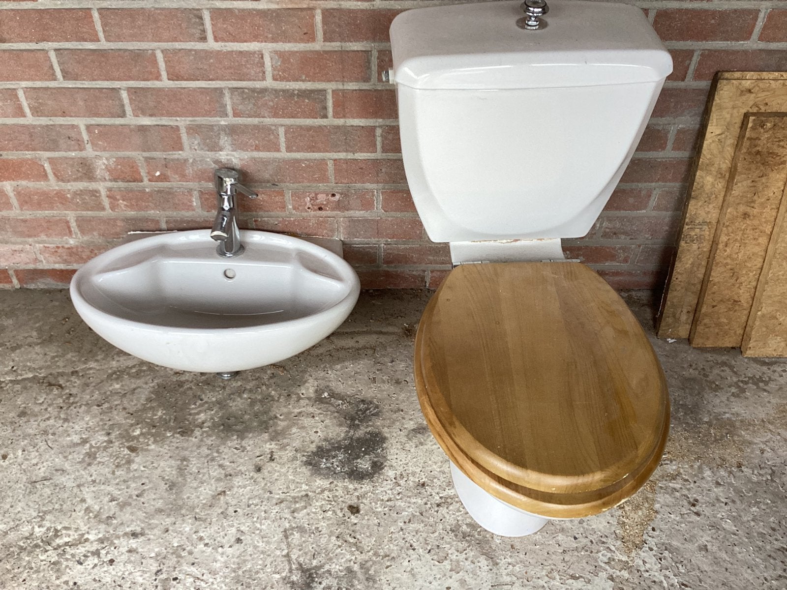 Lavabo / Wc, Ophalen, Zo goed als nieuw, Kraan