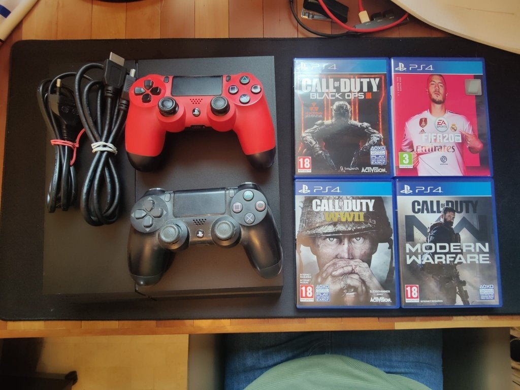 Playstation 4 1tb + 2 controllers + 4 games, Comme neuf, Enlèvement, 1 TB, Avec 2 manettes