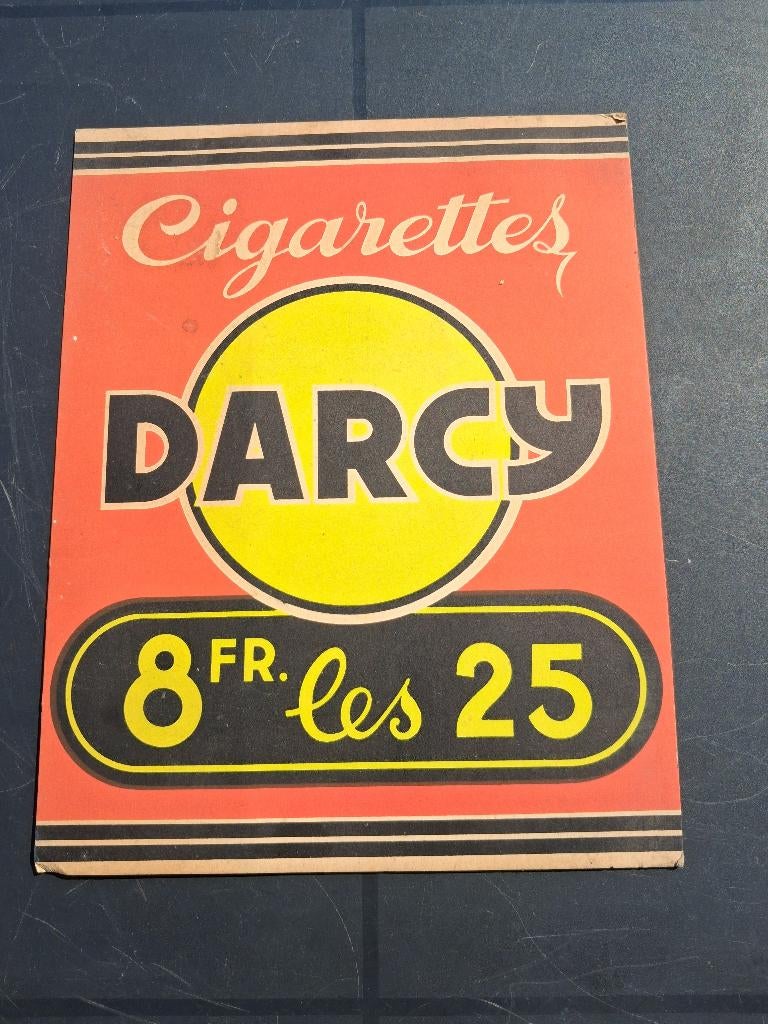 cigarettes Darcy... carton.. timbre fiscal 2F... année 1952., Enlèvement ou Envoi, Comme neuf, Panneau publicitaire