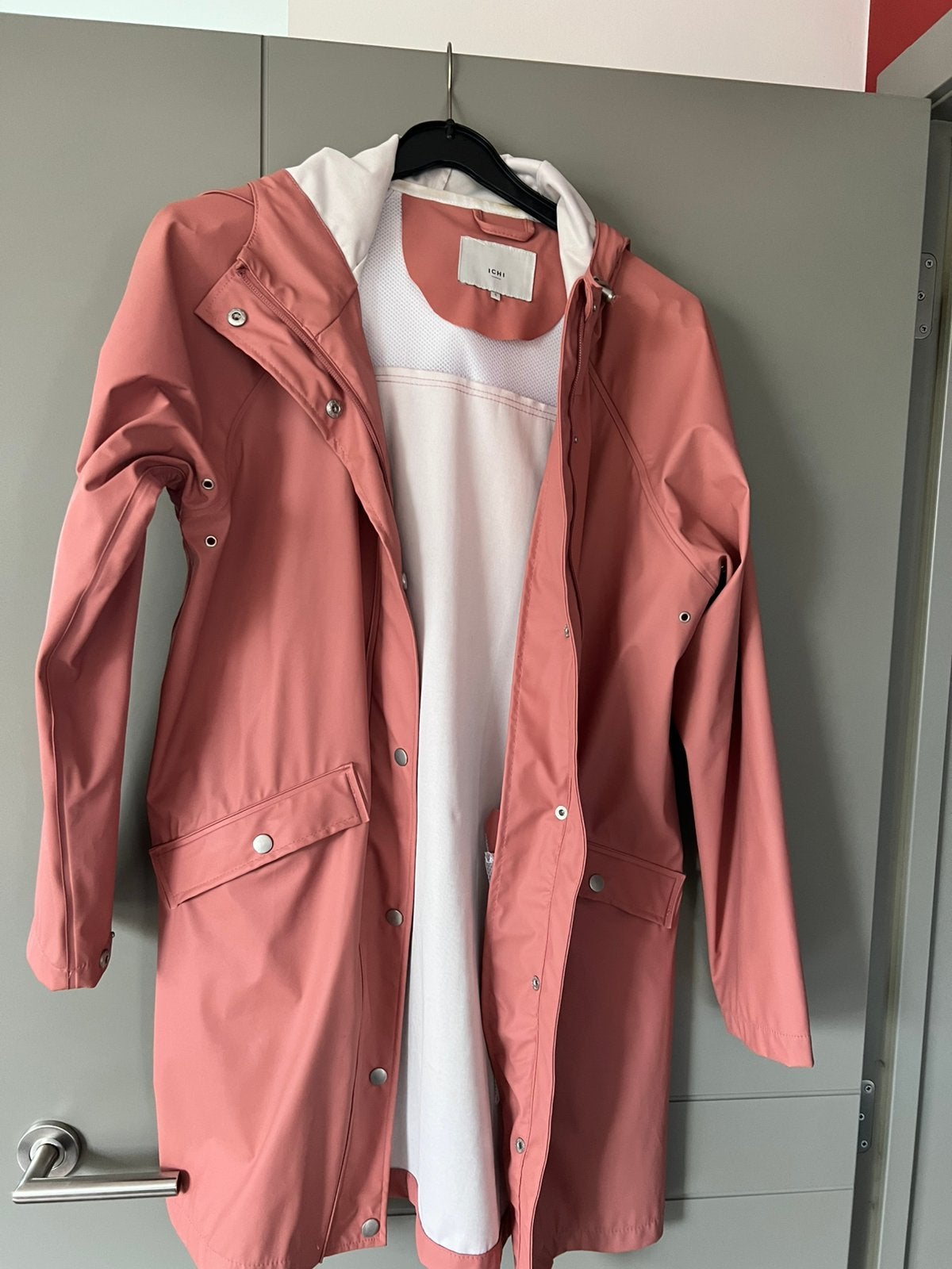 ICHI regenjas maat S – oudroze/koraal – lang met kap, Kleding | Dames, Jassen | Zomer, Verzenden, Gedragen, Maat 36 (S), Roze