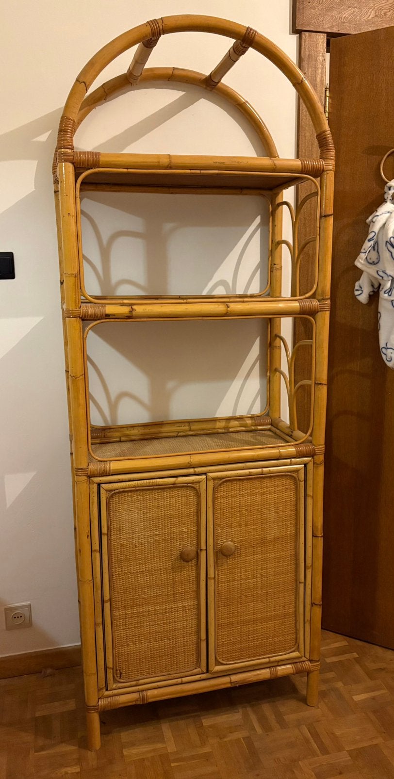 Vintage rotan kast, Ophalen, Zo goed als nieuw, Rotan, Met deur(en)