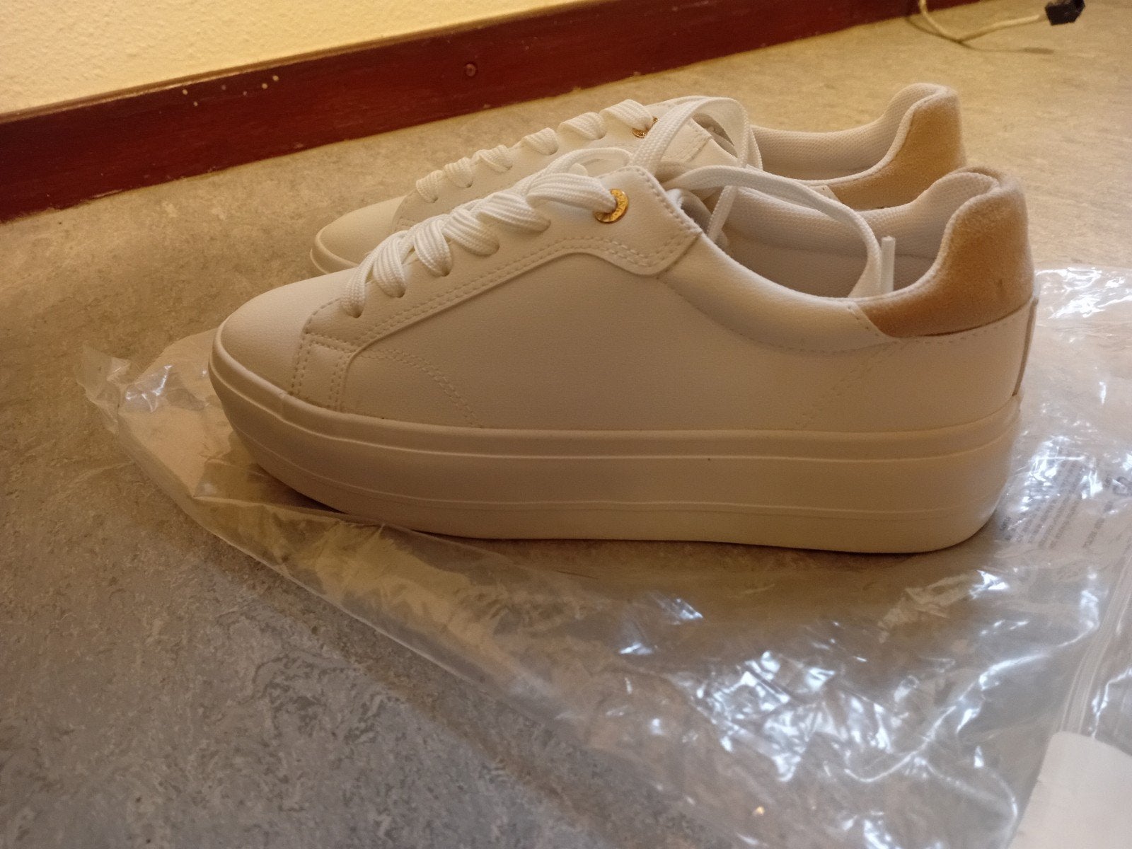 White Sneakers - New, Kleding | Heren, Schoenen, Wit, Nieuw, Ophalen of Verzenden, Sneakers
