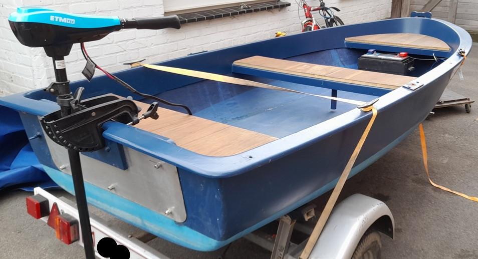 roei- motorbootje, Watersport en Boten, Vis- en Consoleboten, Gebruikt, Elektrisch, Tot 10 pk, Buitenboordmotor, Kunststof, Ophalen
