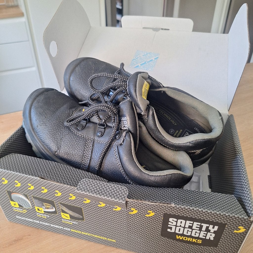 Chaussures de sécurité  pointure 40, Enlèvement ou Envoi, Comme neuf