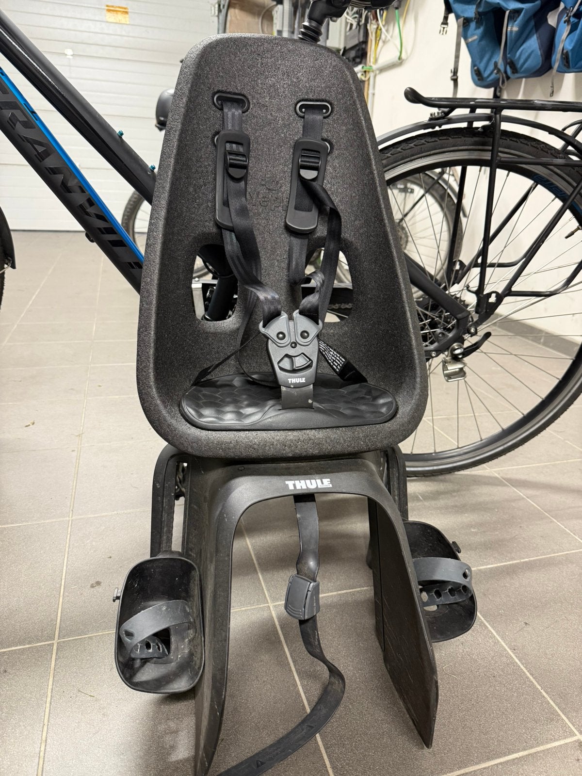 Thule Yepp Nexxt Maxi Rack Mount, Vélos & Vélomoteurs, 0 à 18 kg, Repose-pieds, Comme neuf, Enlèvement