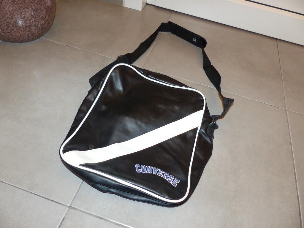 Zwarte schoudertas Converse - prima en nette staat, Ophalen of Verzenden, Zo goed als nieuw