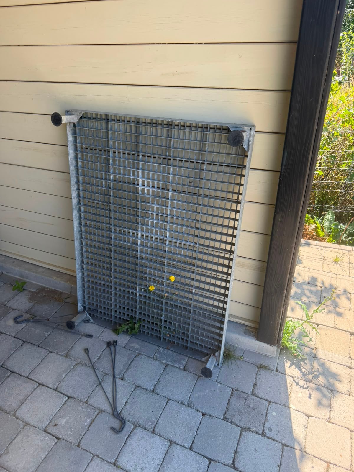 Gegalvaniseerde rooster 100 x 74 op poten, Doe-het-zelf en Bouw, Ophalen, Zo goed als nieuw