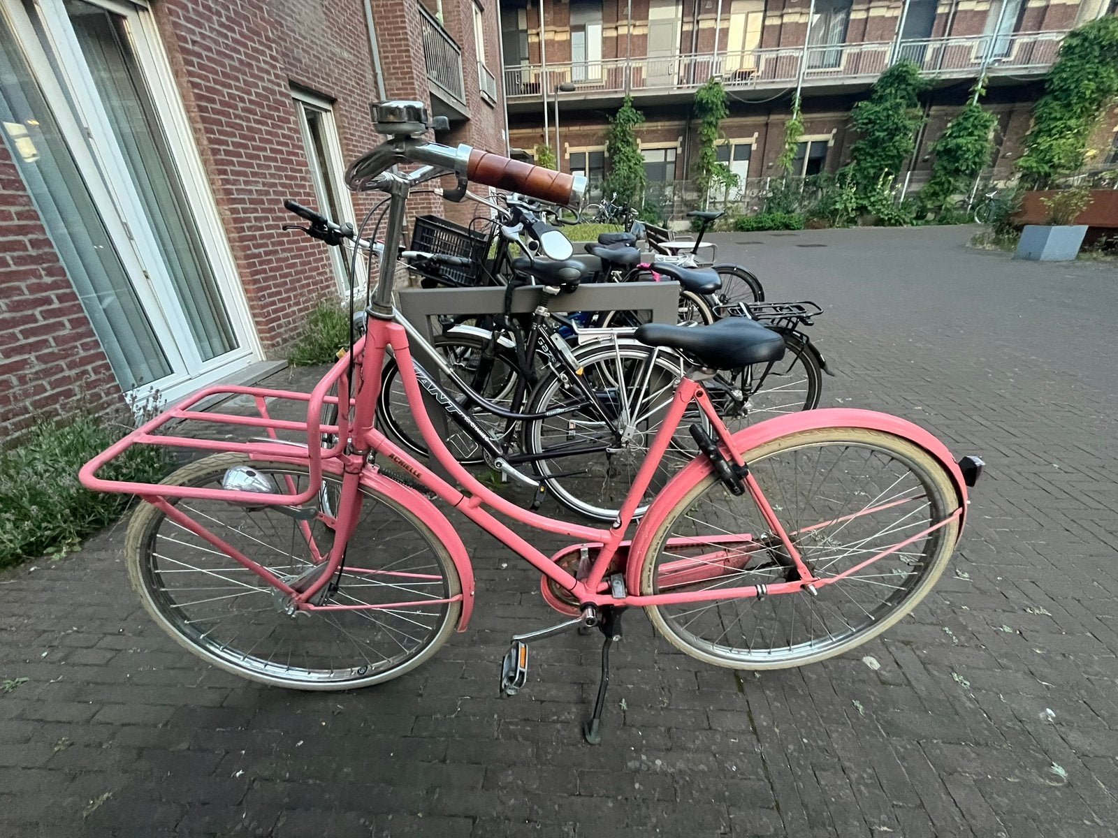 Achielle Roze Nederlandse stadsfiets, Vélos & Vélomoteurs, Vitesses, Frein à rétropédalage, Enlèvement, Utilisé