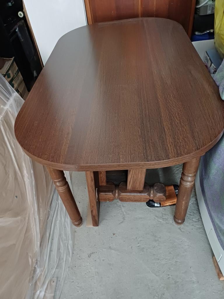 Massief eiken tafel met vier stoelen afgewerkt met biezen., Maison & Meubles, Tables | Tables à manger, Quatre personnes, Comme neuf