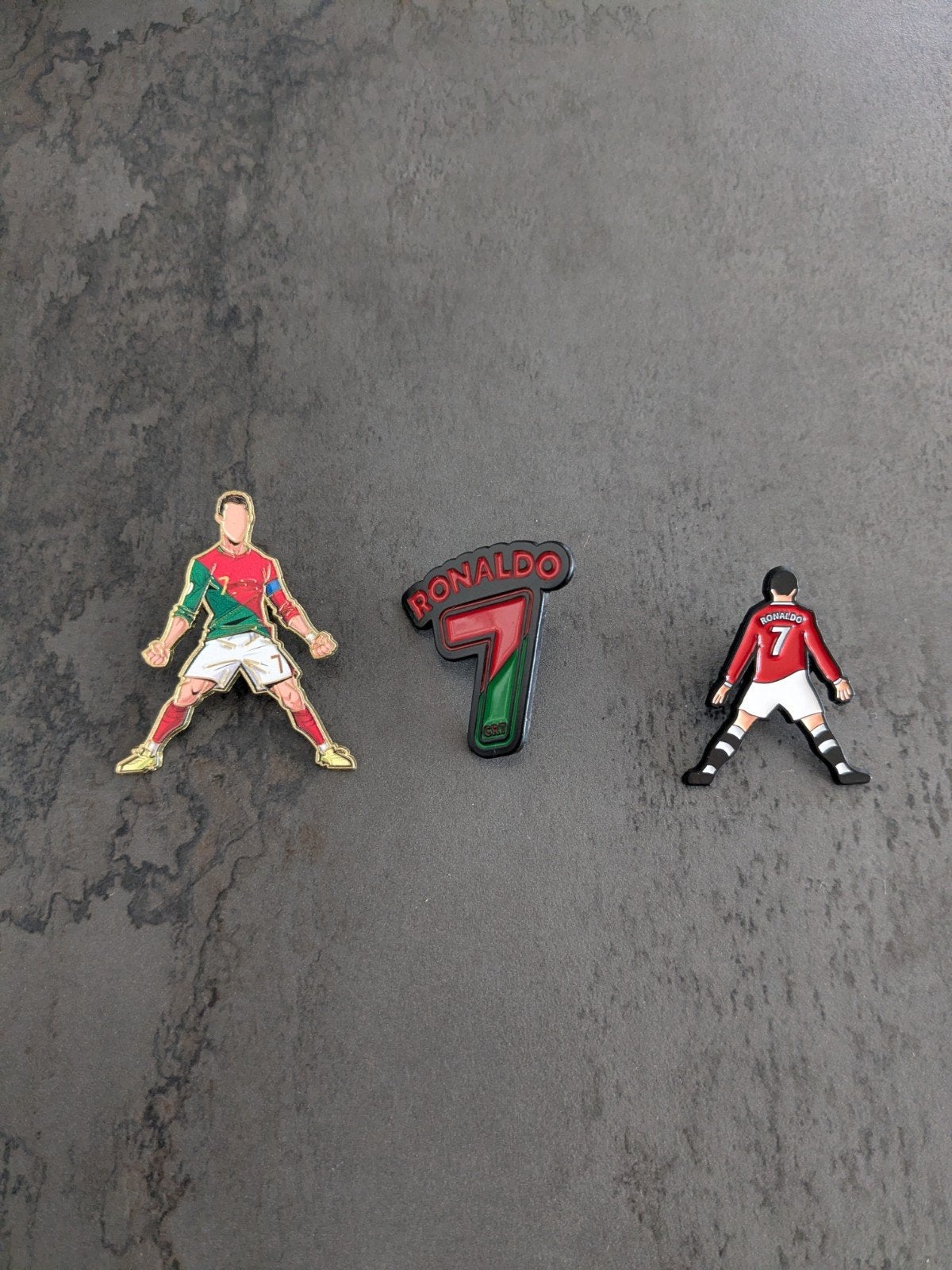 Lot de 3 pin's foot, Enlèvement ou Envoi