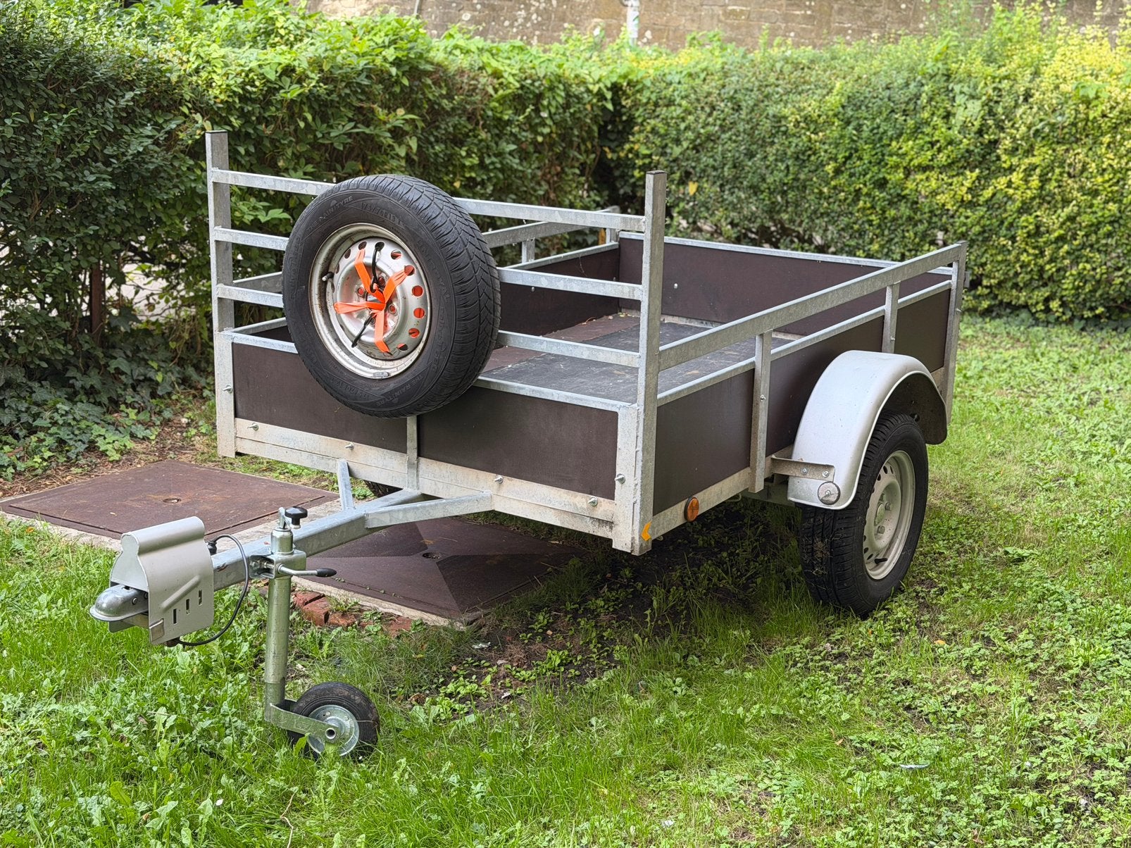 Remorque, 750 kg est à neuf, Autos : Divers, Enlèvement, Comme neuf