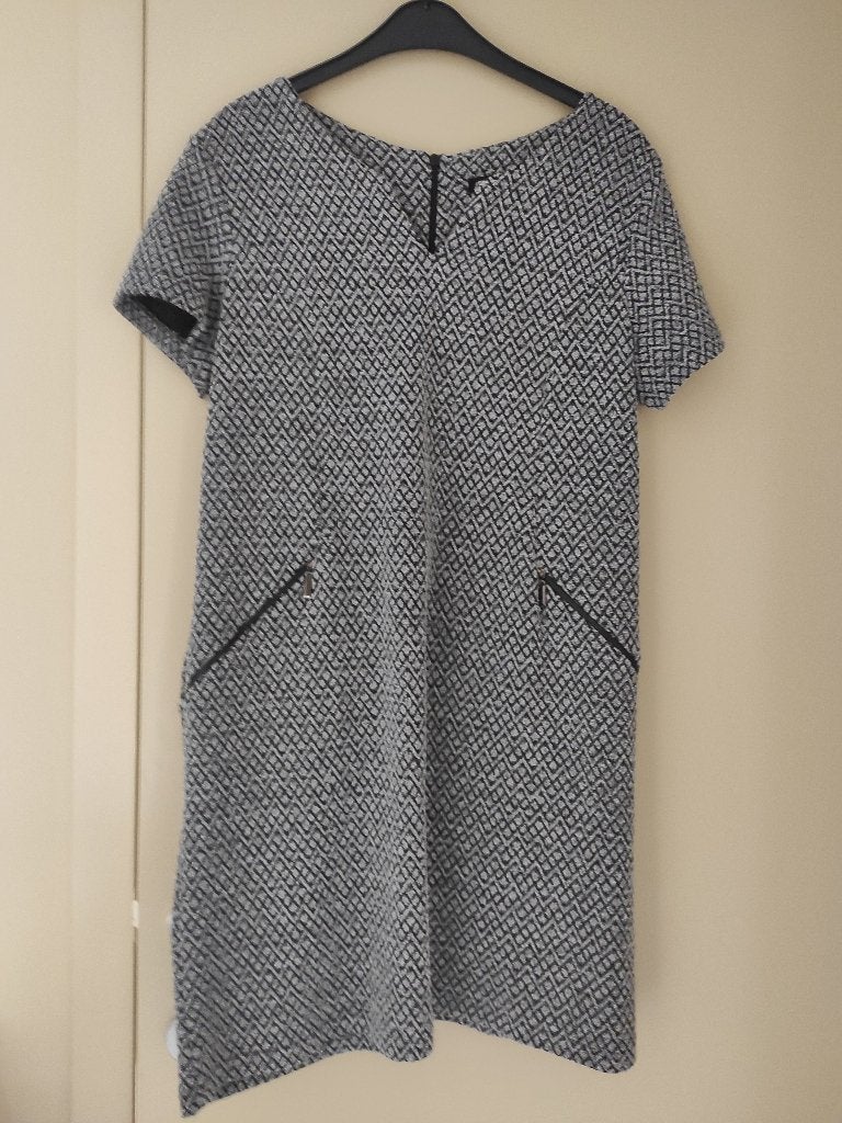 zwart wit kleedje, lola en liza, maat 44, Taille 42/44 (L), Lola & Liza, Enlèvement, Porté