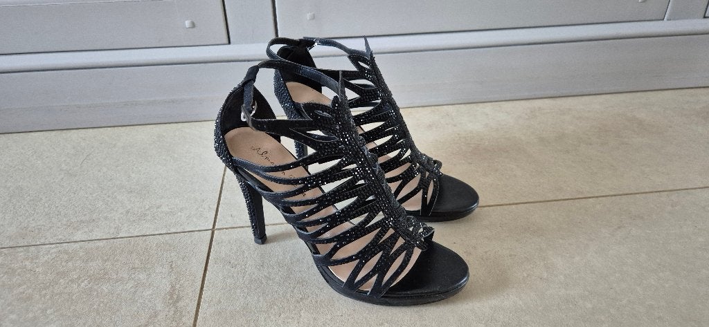 Sandalen met hoge hakken, Kleding | Dames, Pumps, Zwart, Ophalen of Verzenden, Zo goed als nieuw