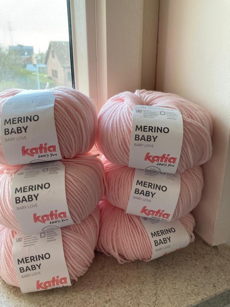 6 bollen KATIA Baby Merino, Hobby & Loisirs créatifs, Envoi