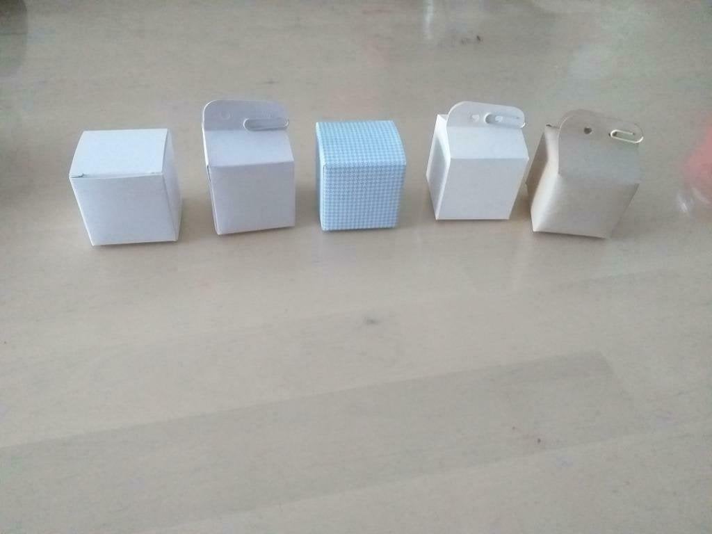 Kubusdoosjes in diverse kleuren UITVERKOOP, Ophalen of Verzenden, Nieuw, Kraamcadeau