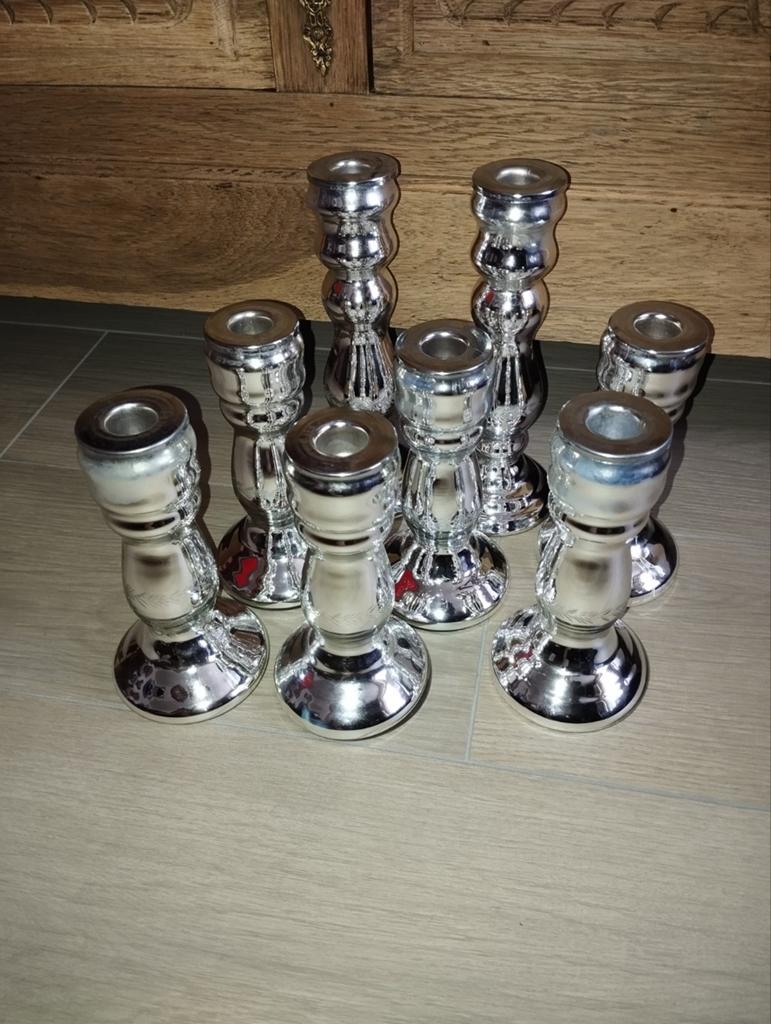 8 glazen kandelaars, Ophalen