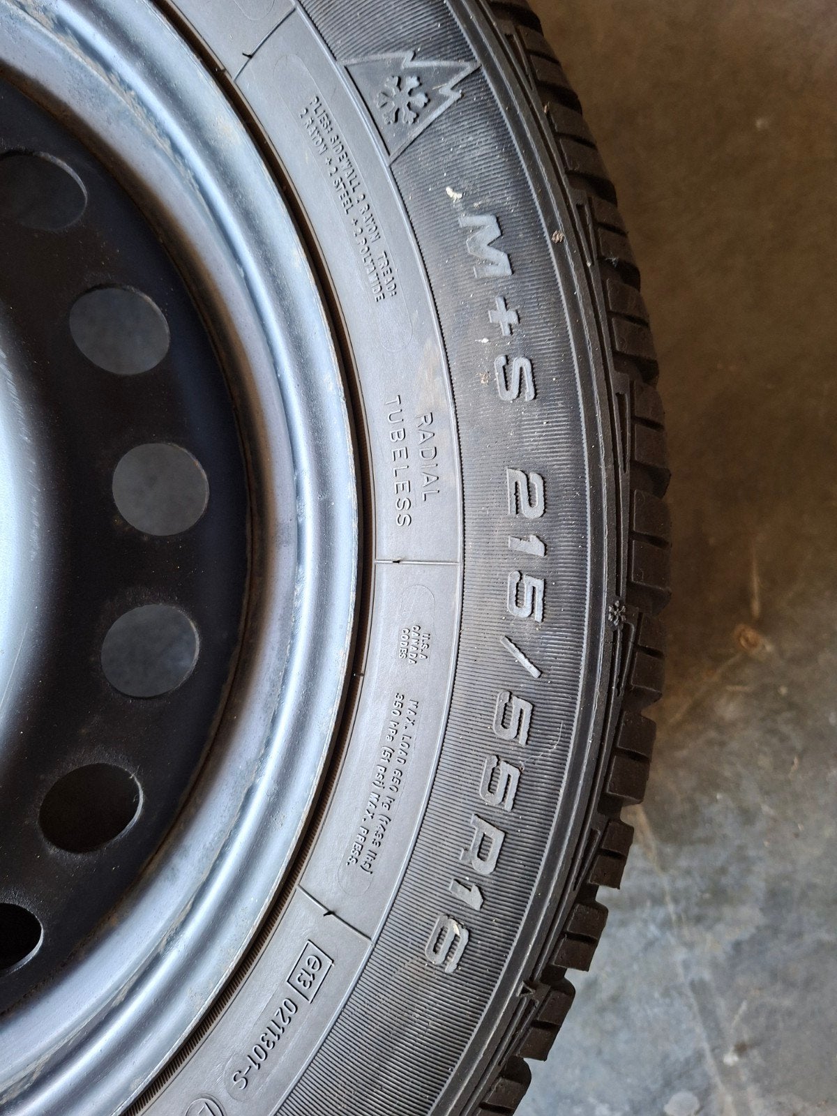 4 pneus d'hiver sur jante Goodyear 215/55R16, Pneus et Jantes, Pneus hiver, 16 pouces, Véhicule de tourisme