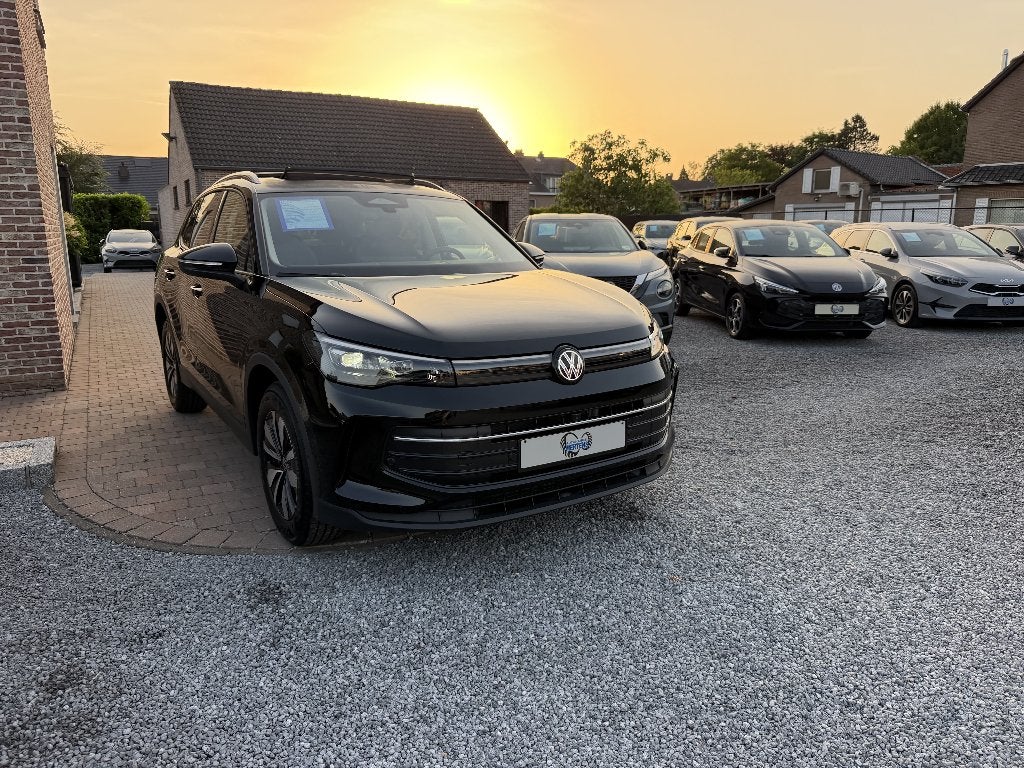 Volkswagen Tiguan 1.5eTSI DSG PANO IQ-LIGHT 30 YEARS EDITION, Auto's, Volkswagen, Automaat, 1498 cc, 4 cilinders, Leder en Stof