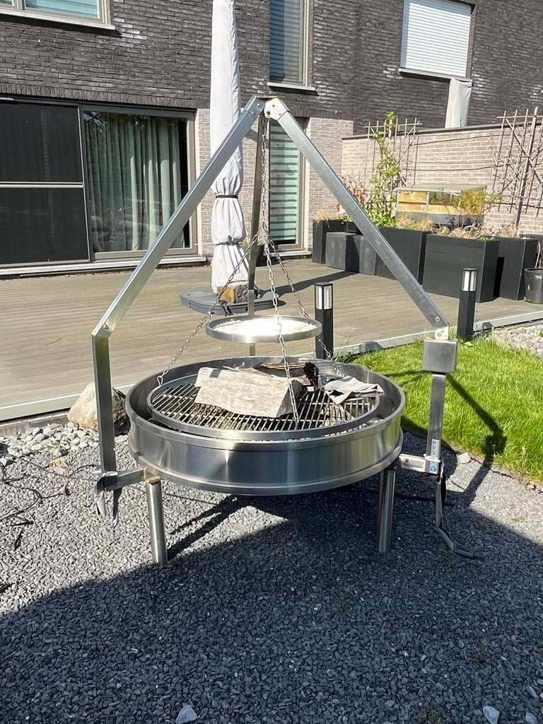 Hang bbq, Tuin en Terras, Ophalen, Zo goed als nieuw