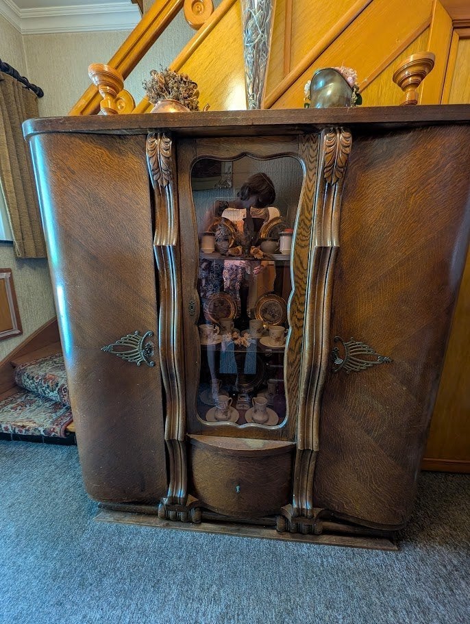 Gratis mooie hallkast met vitrine, Antiek en Kunst, Antiek | Meubels | Kasten, Ophalen