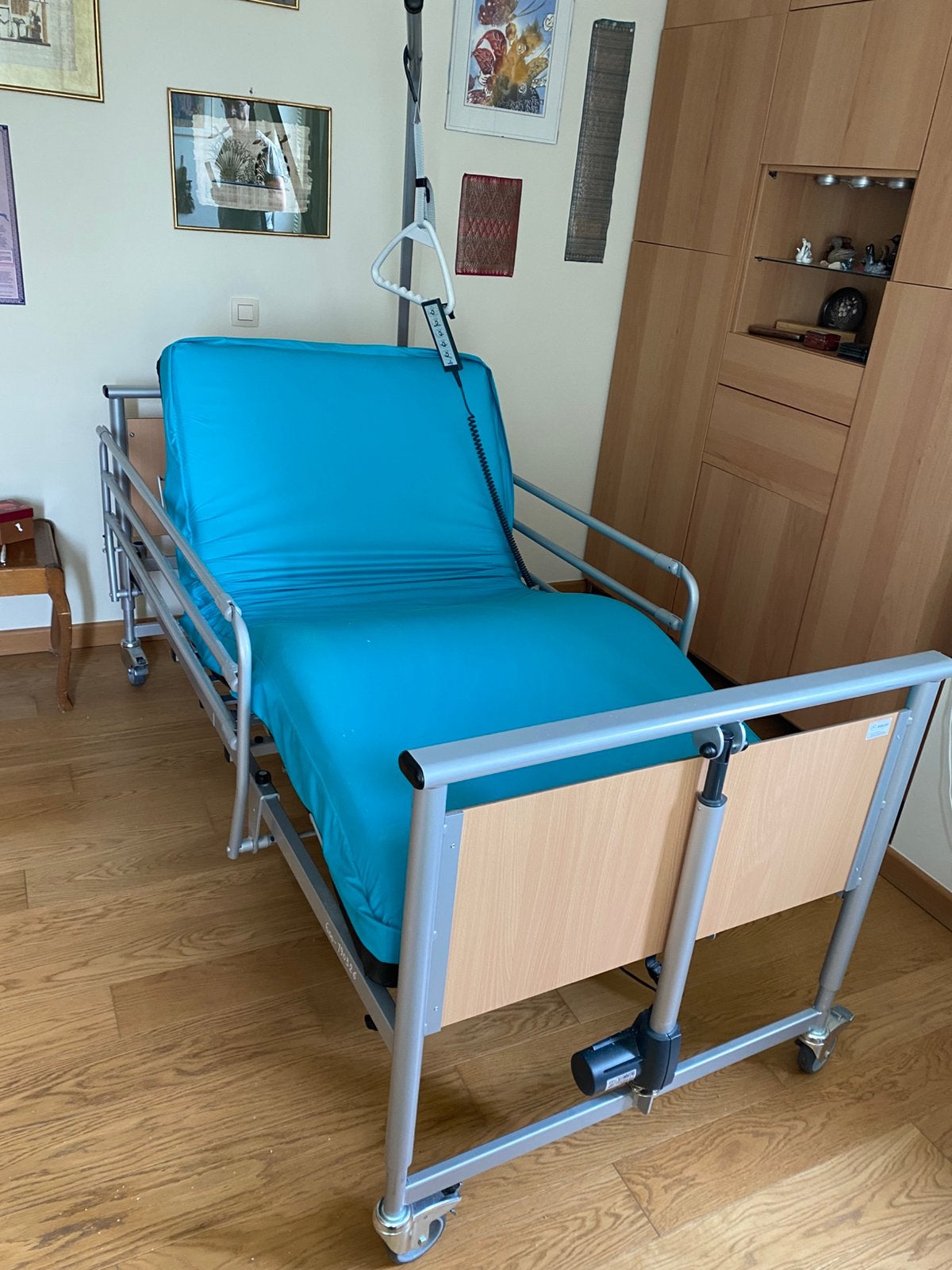 Lit médical électrique+ matelas, Enlèvement, Comme neuf