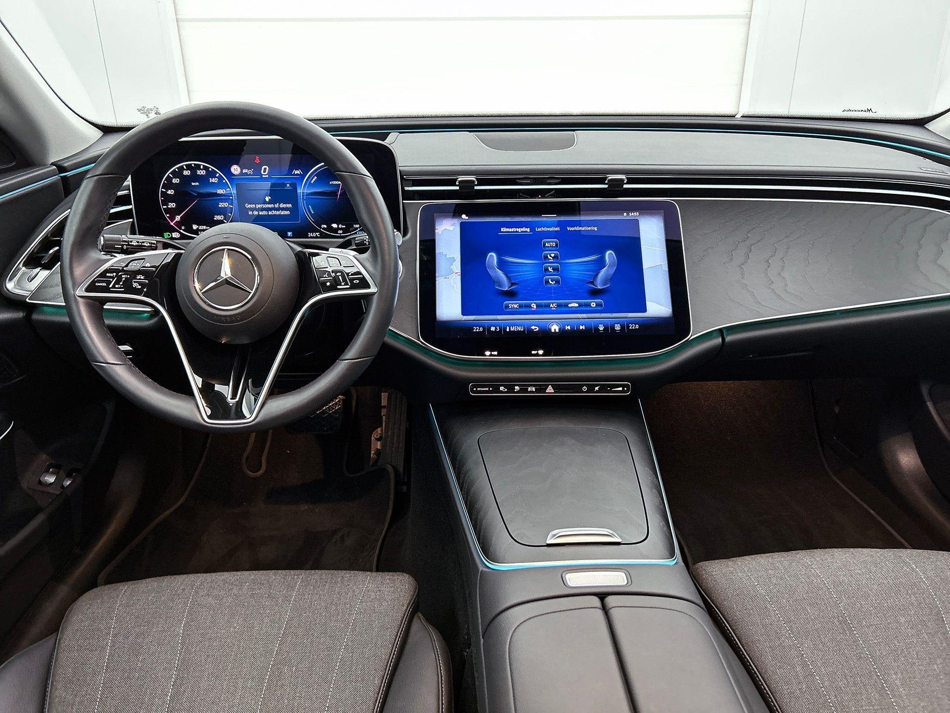 Mercedes-Benz E-Klasse 300 e Break Luxury Line | Panoramisch, Auto's, Automaat, Dealer onderhouden, Gebruikt, 4 cilinders