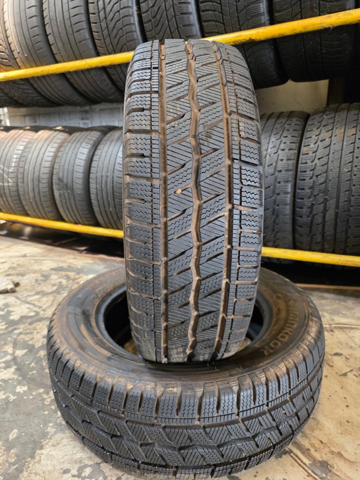 205/65/16c hankook avec montage et équilibrage, Autos : Pièces & Accessoires, Enlèvement