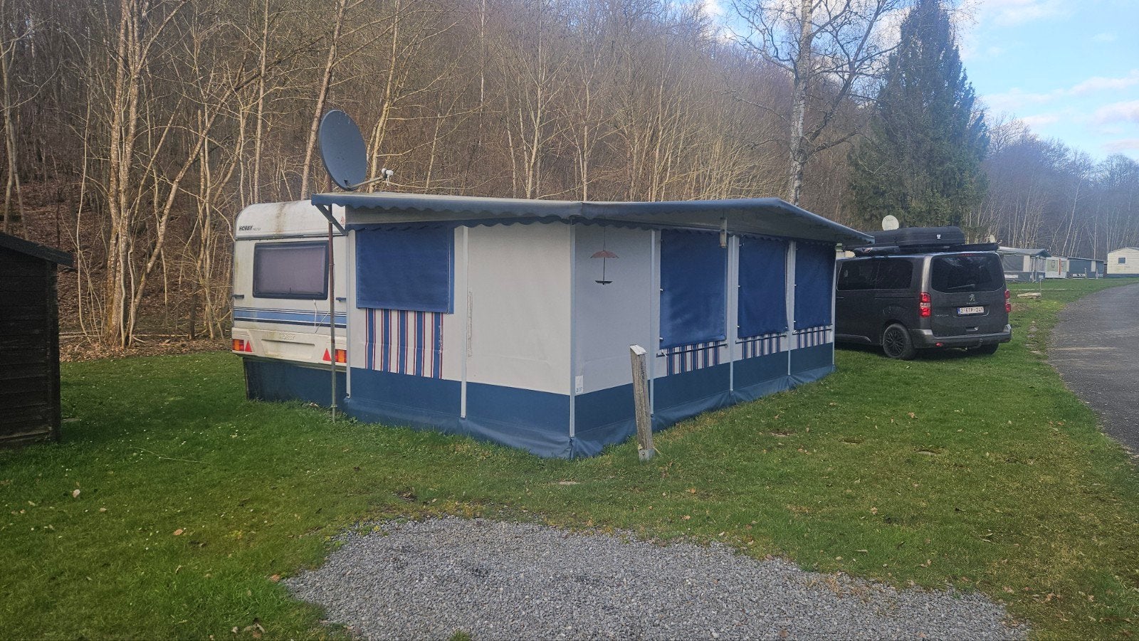 Caravane 5 personnes  + Auvent  fixe Chevetogne, Caravanes & Camping