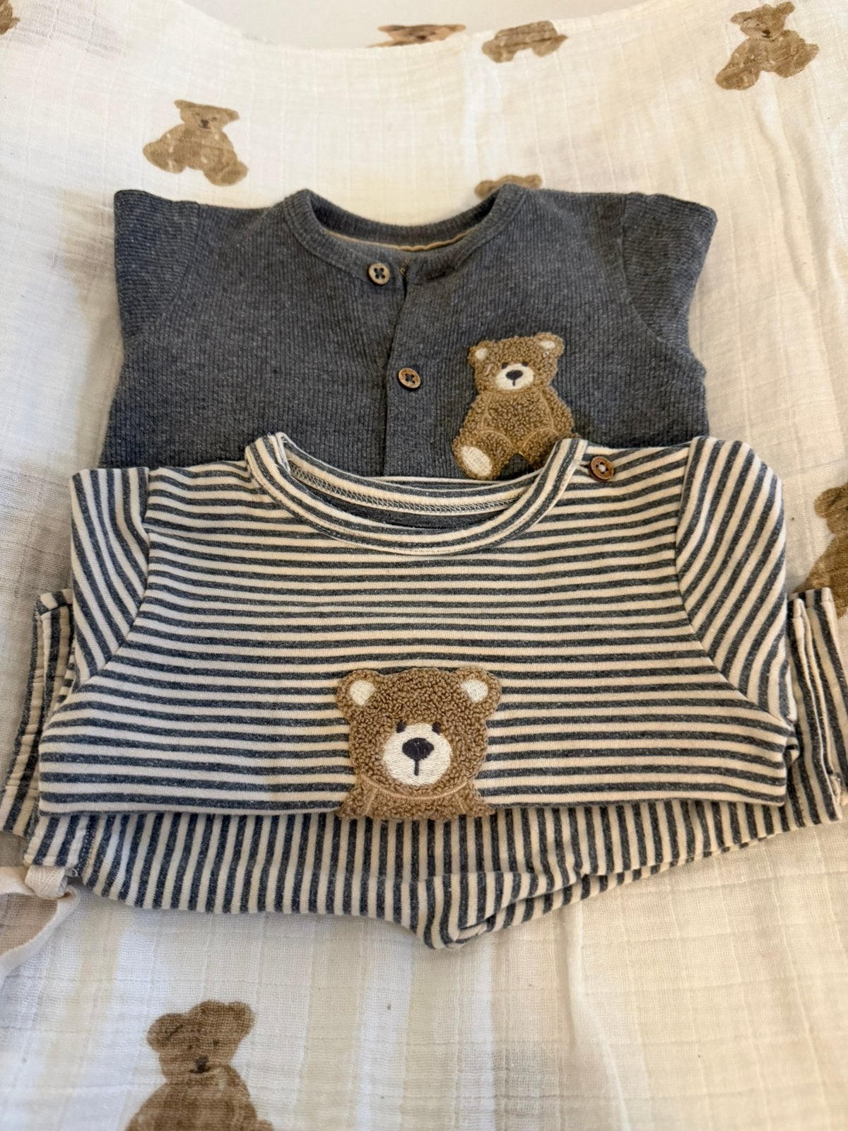 Een pyjama en een jbc teddybeerset., Ophalen, Zo goed als nieuw