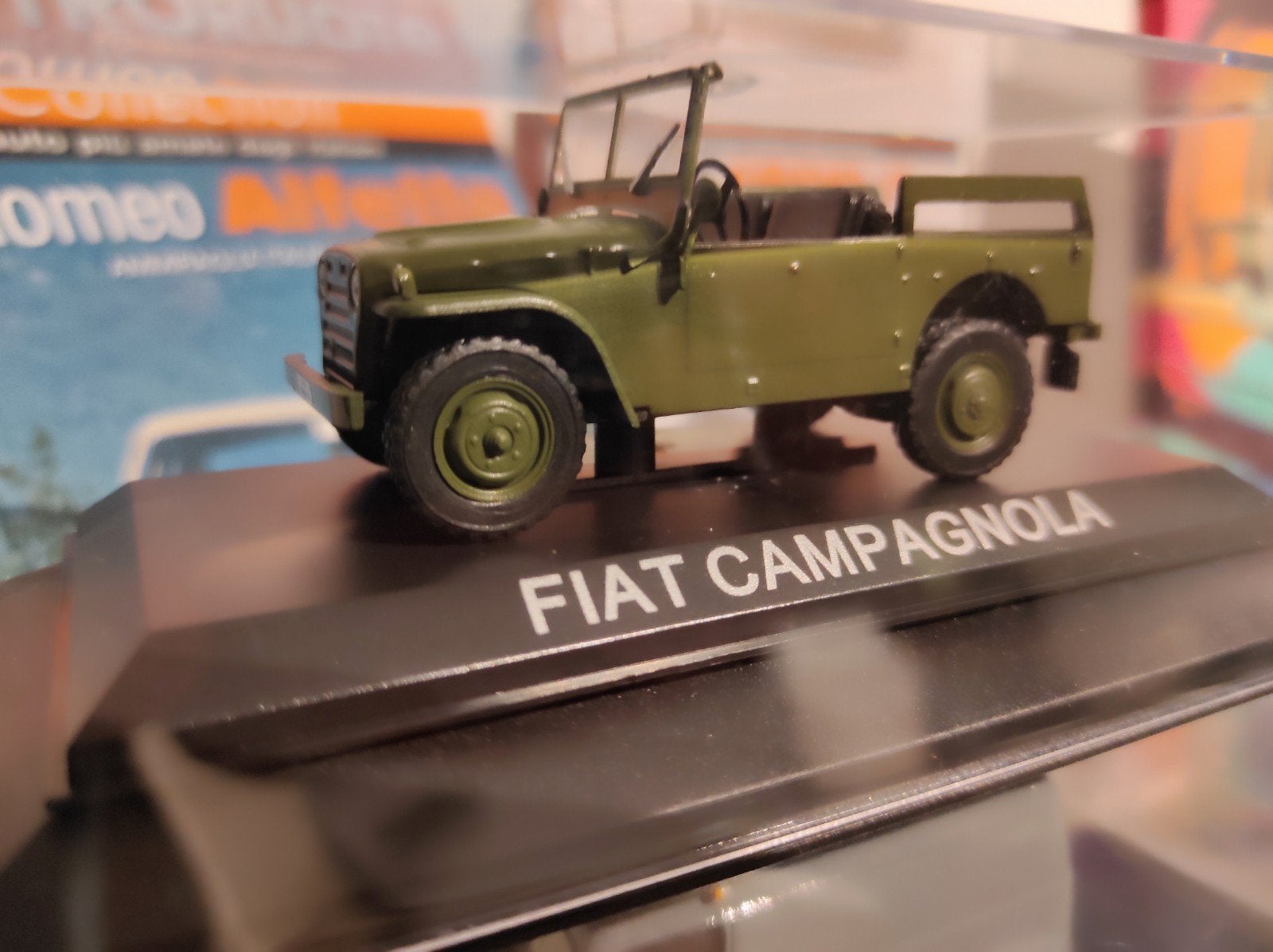 Fiat jeep Campagnolo groen, 1:43 in vitrinedoosje, Enlèvement ou Envoi