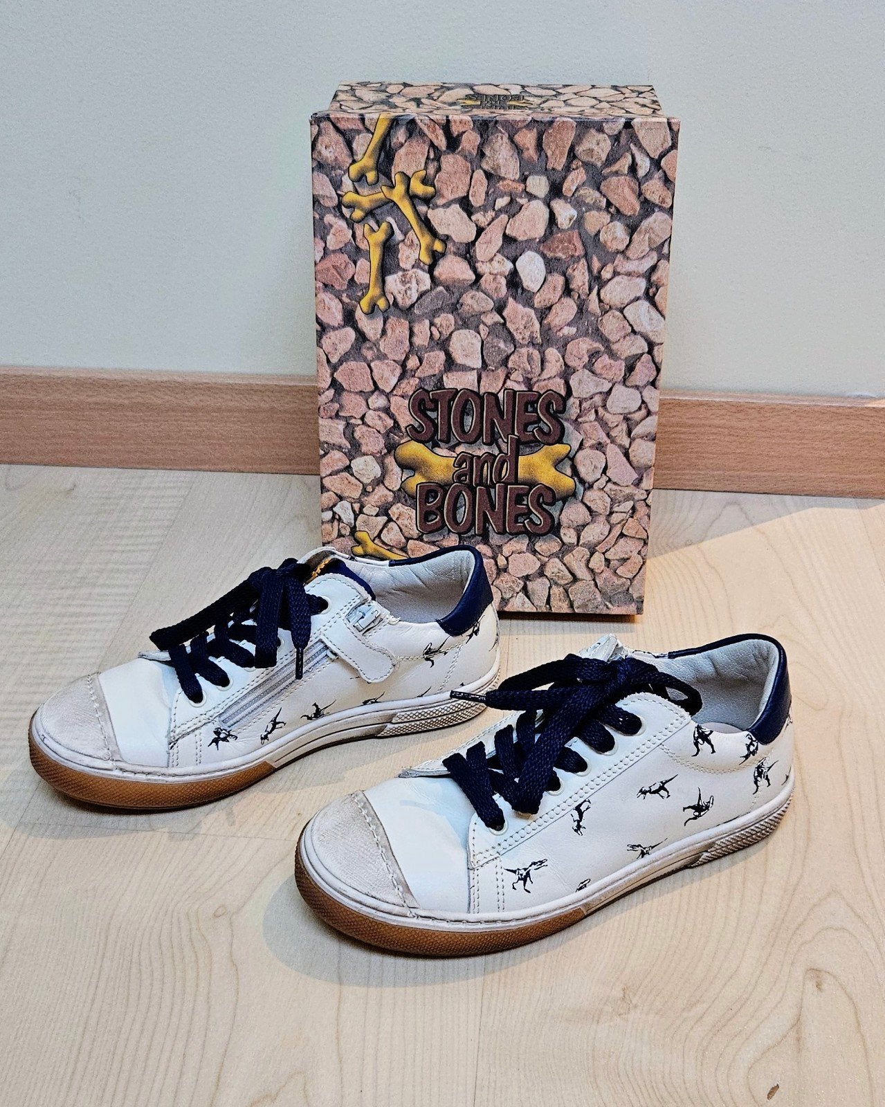 Sneakers dino rits en veter maat 29, Schoenen, Nieuw, Ophalen of Verzenden, Stones and bones