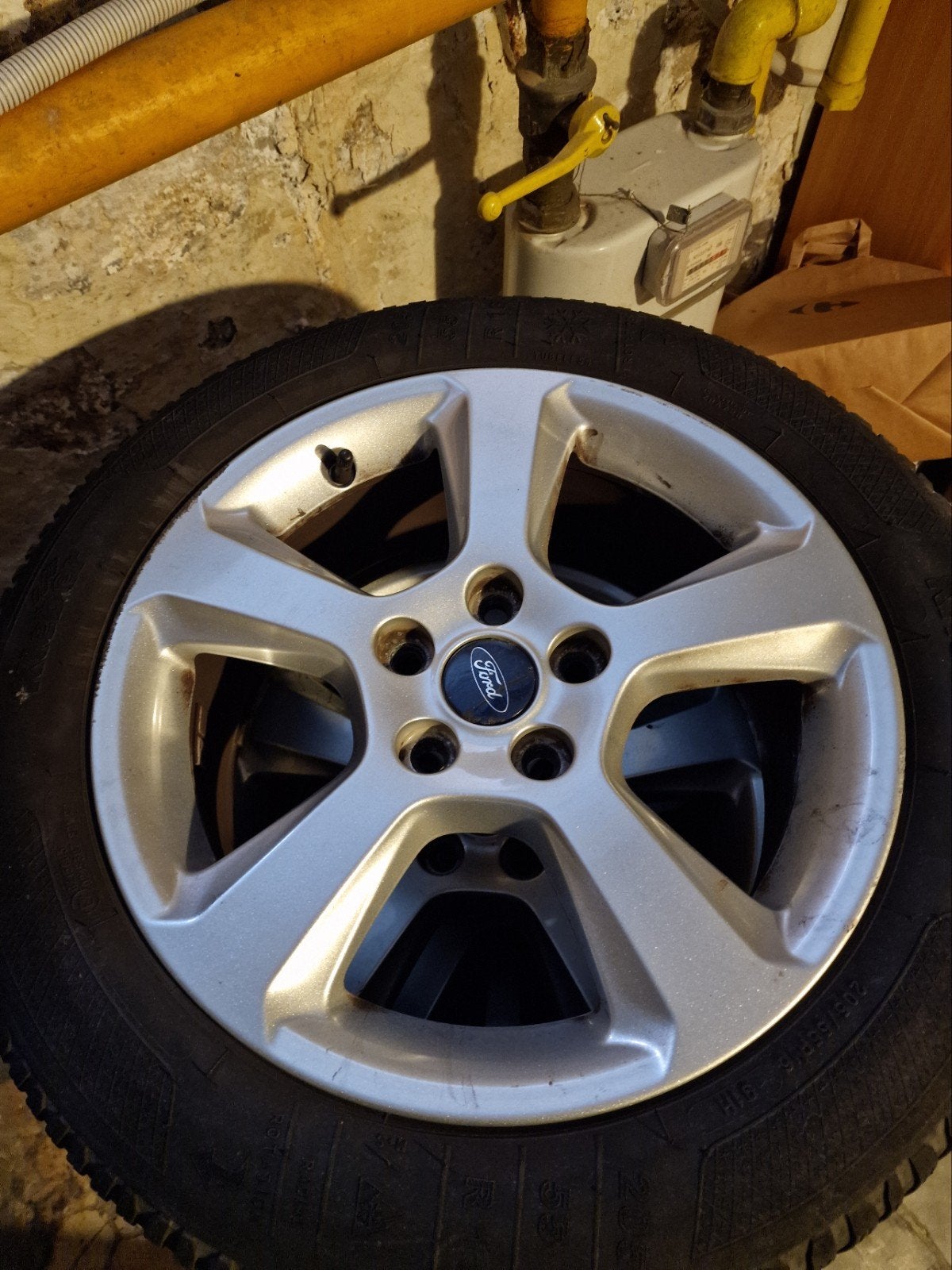 Jantes Ford 205 55 R16 avec pneus hiver, Autos : Pièces & Accessoires, Pneus hiver, 16 pouces, Véhicule de tourisme, 205 mm